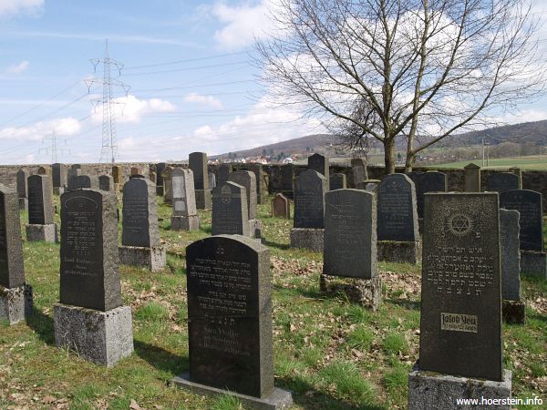 Der Friedhof wurde 1812 angelegt